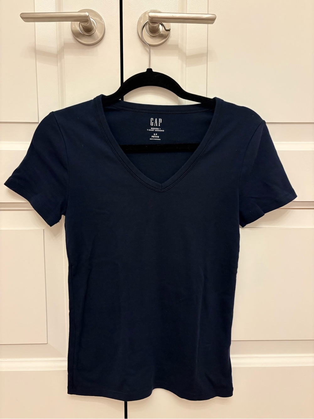 GAP Women's Navy V-Neck Short Sleeve Tee